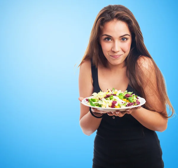 Junge Frau mit einem Salat — Stockfoto