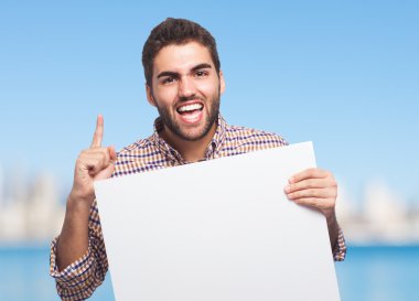 bir afişini tutan adam