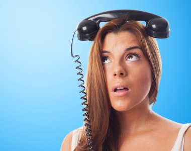 Genç kadın hakkında bir çağrı düşünüyorum