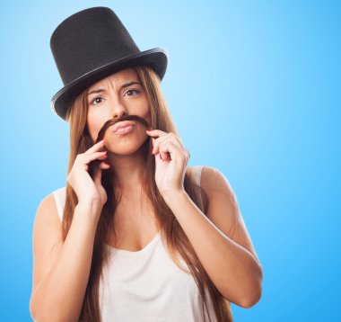 Güzel kız bir adam taklit