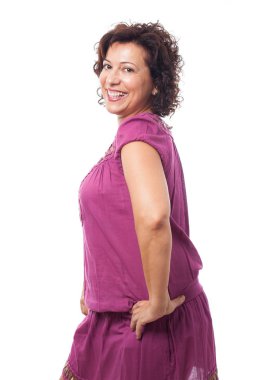 Olgun kadın beyaz üzerinde poz