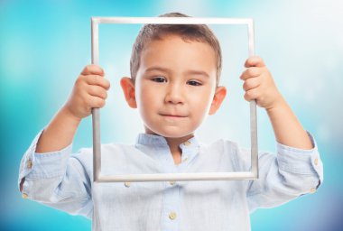 Boş çerçeve çocukla