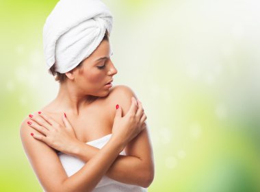 Bir banyo sonra genç kadın