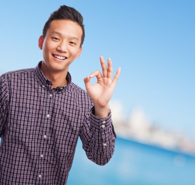 İyi jest yapan Asyalı erkek