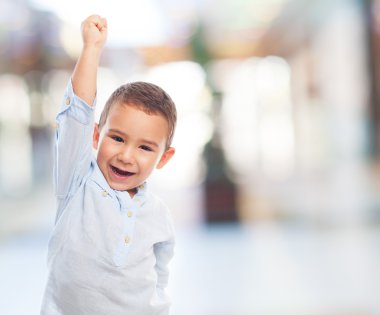 Kazanan hareketi ile küçük çocuk