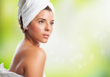 Banyo yaptıktan sonra kadın