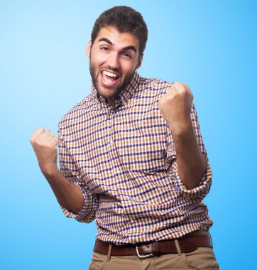 Bir zafer jest yapan erkek