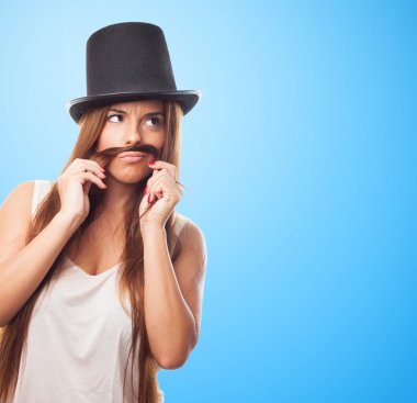 Güzel kız bir adam taklit