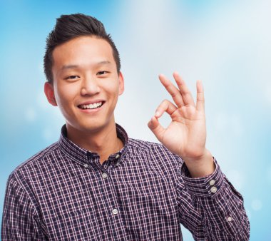 İyi jest yapan Asyalı erkek