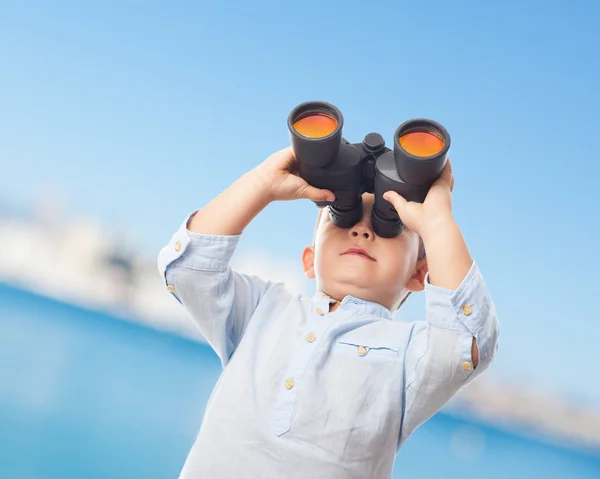 Boy looking through the binoculars — Stock Photo, Image