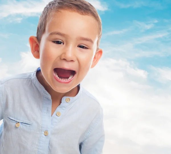 Мальчик с кричащим жестом — стоковое фото