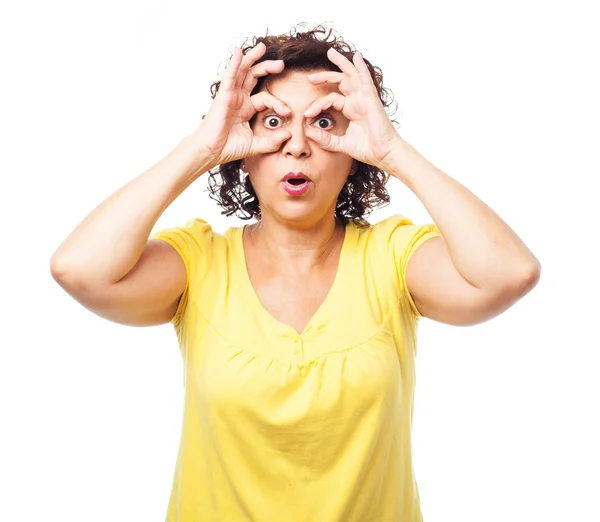 Mujer haciendo un gesto de gafas — Foto de Stock