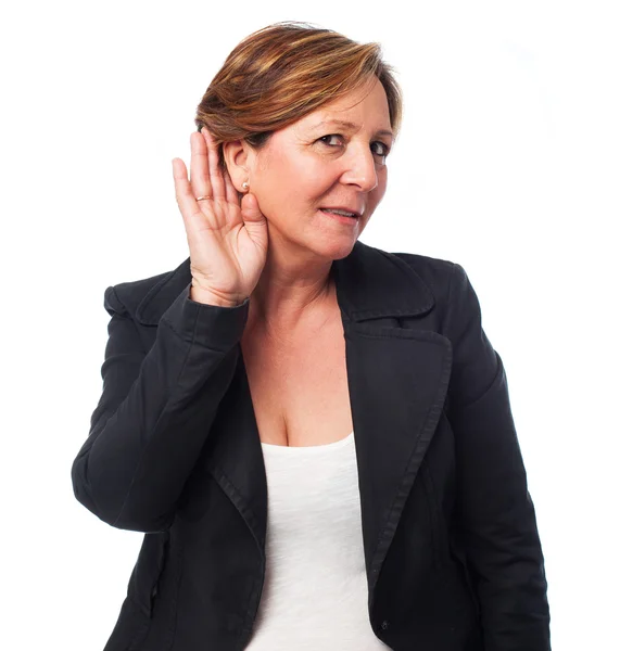 Mujer escuchando algo — Foto de Stock