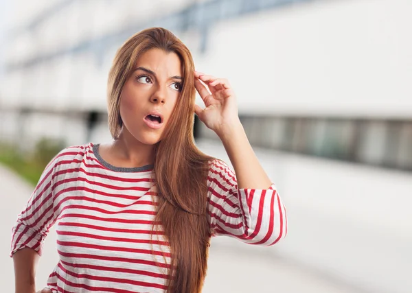 Frau mit nachdenklicher Geste — Stockfoto