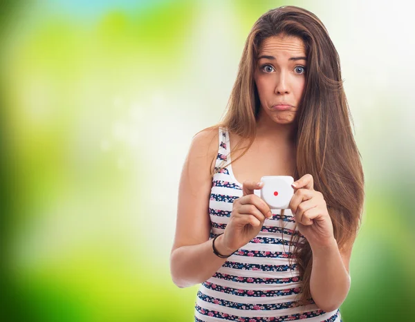 Vrouw met een dobbelsteen — Stockfoto