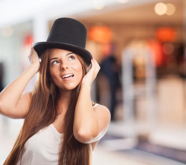 Menina bonita vestindo um top-chapéu vintage — Fotografia de Stock