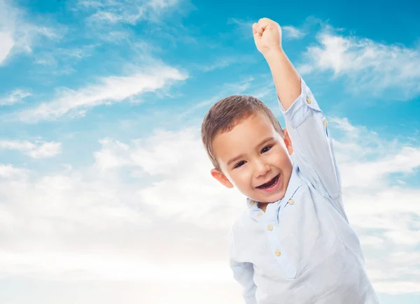 Kleine jongen met winnaar gebaar — Stockfoto