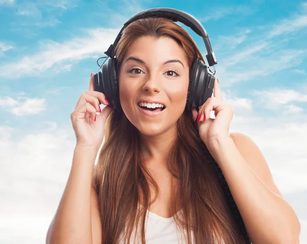 Mujer joven en auriculares —  Fotos de Stock