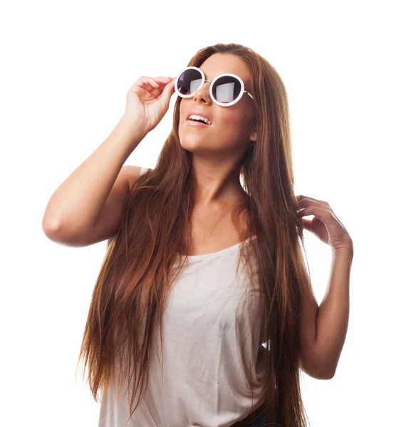 Menina usando um óculos de sol redondos — Fotografia de Stock