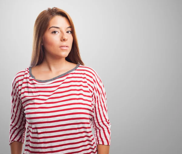 Jovem mulher olhando para frente — Fotografia de Stock