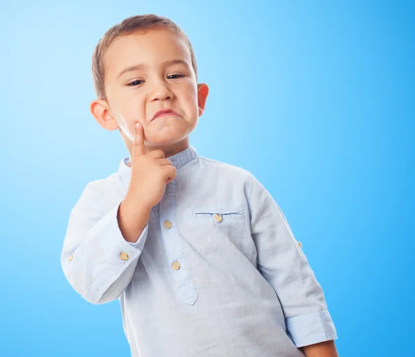 Kleine jongen met nadenkend gebaar — Stockfoto