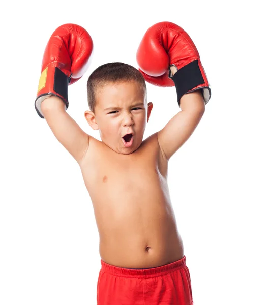 Kind trägt Boxerhandschuhe — Stockfoto