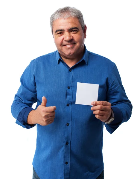 Mann hält Papier in der Hand — Stockfoto