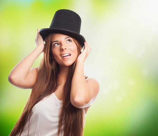 Chica bonita con un sombrero de copa vintage — Foto de Stock