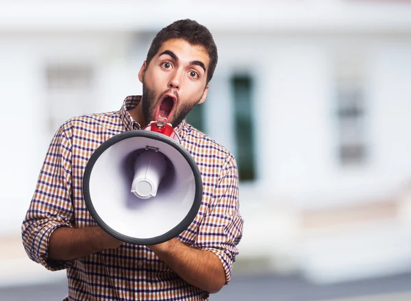 Homem gritando através de um megafone — Fotografia de Stock