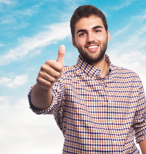 Joven con el pulgar hacia arriba — Foto de Stock