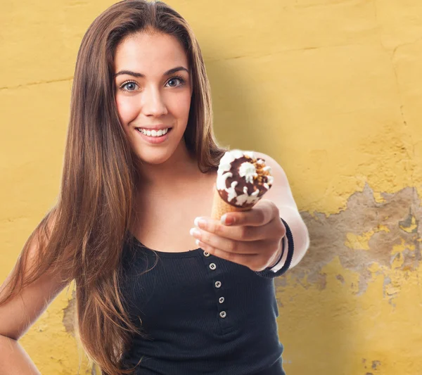 Girl offering a delicious ice cream — Stock Photo, Image