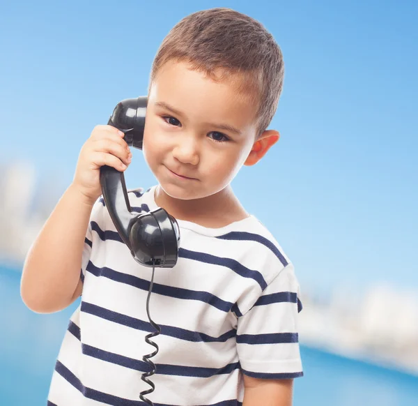 Chico hablando por teléfono — Foto de Stock