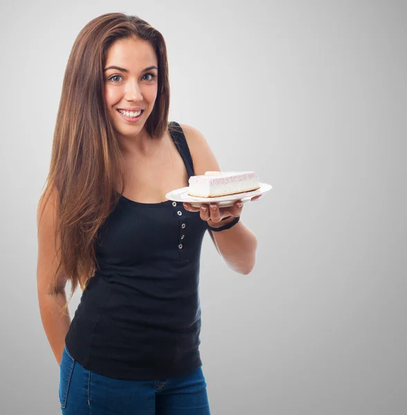 Bir pasta ile bir çanak tutan kadın — Stok fotoğraf