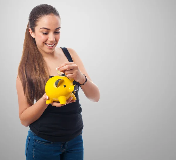 Mulher com banco porquinho — Fotografia de Stock