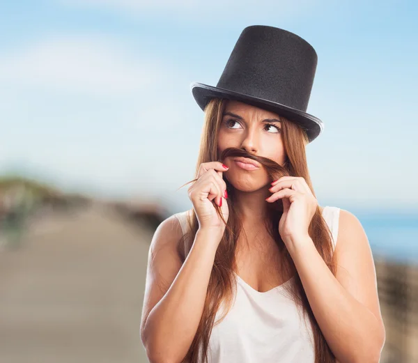 Bella ragazza che imita un uomo — Foto Stock