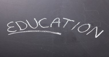 Tebeşir ile yazılı eğitim