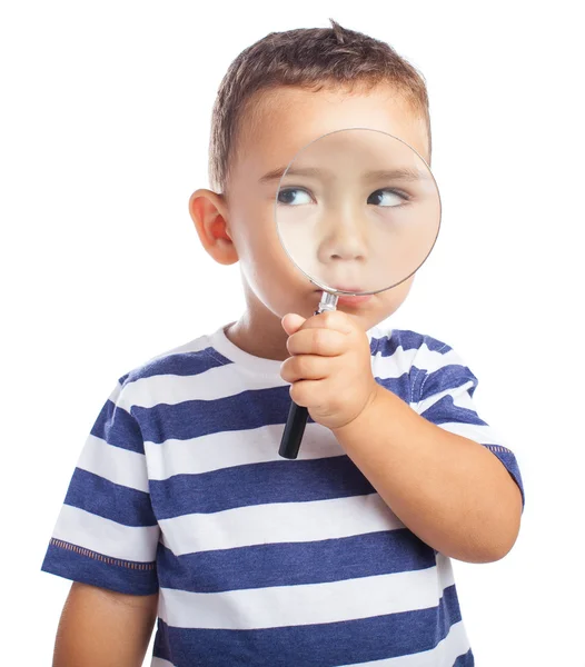 Niño mirando a través de lupa — Foto de Stock