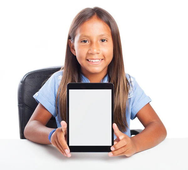 Ragazza mostrando tablet PC — Foto Stock