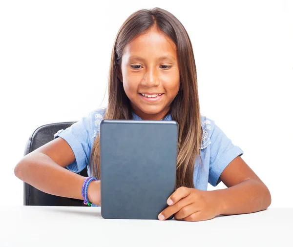 Meisje spelen met Tablet PC — Stockfoto