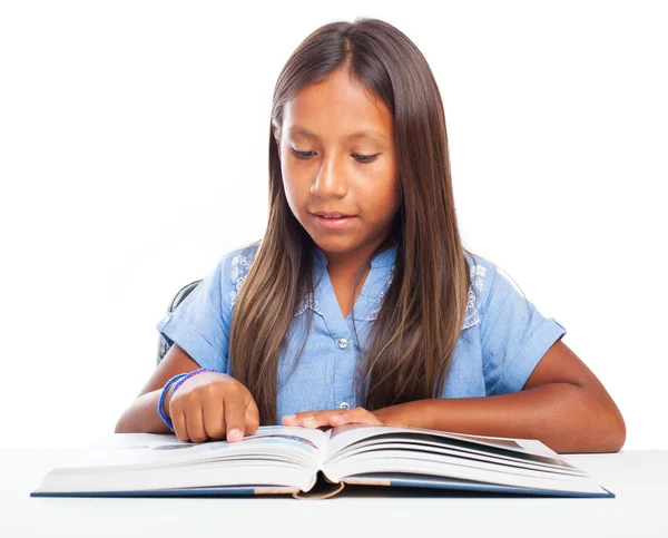 Mädchen lesen Buch — Stockfoto