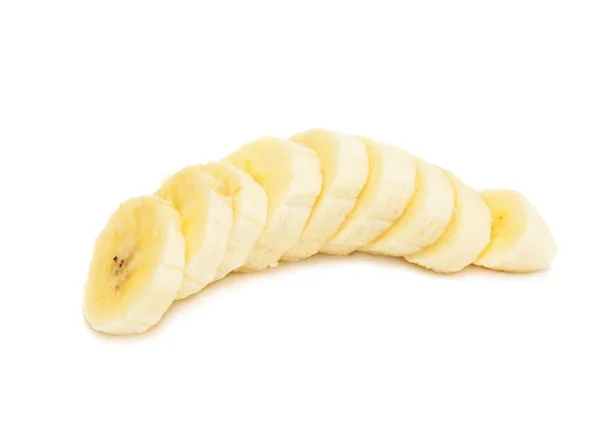 Банановые ломтики на белом — стоковое фото