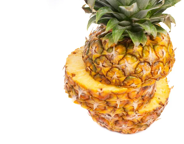 Geschnittene Ananas isoliert — Stockfoto