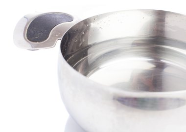 İzole su ile tencereye