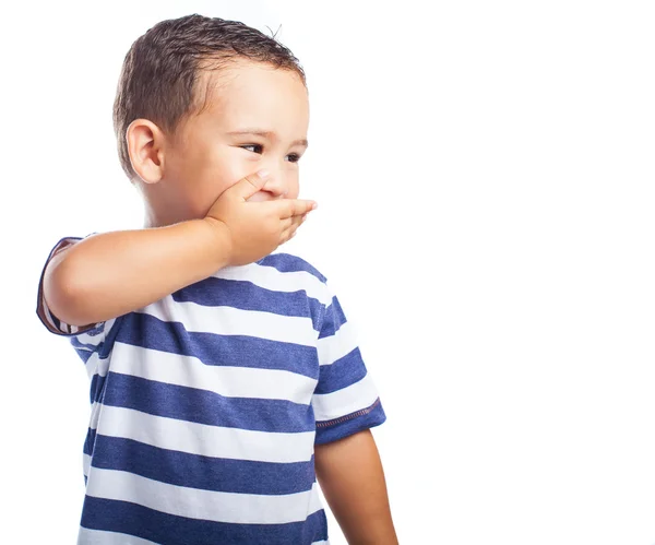 Criança cobrindo sua boca — Fotografia de Stock