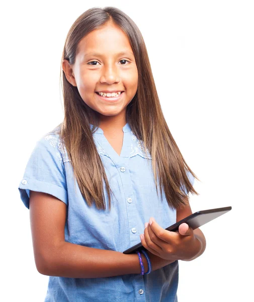 Mädchen hält ein Tablet in der Hand — Stockfoto