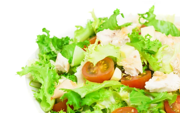 Mediterraner Salat auf weiß — Stockfoto