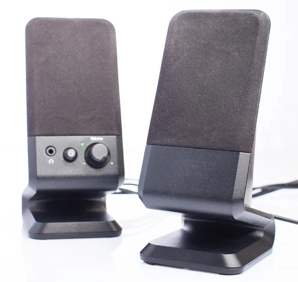 Svarta högtalare på skrivbordet — Stockfoto