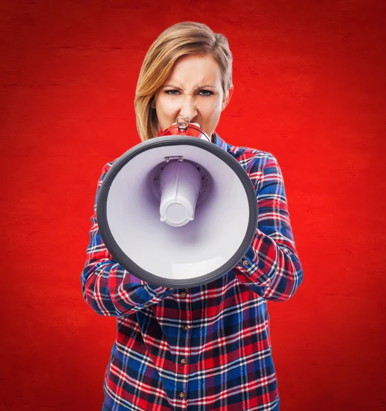Mujer gritando con un megáfono — Foto de Stock