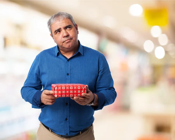 Man thinking with gift — Stock Photo, Image