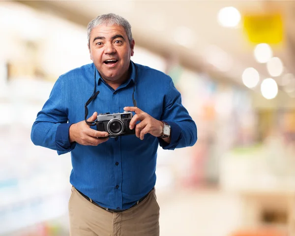 Man using camera — Stock Photo, Image